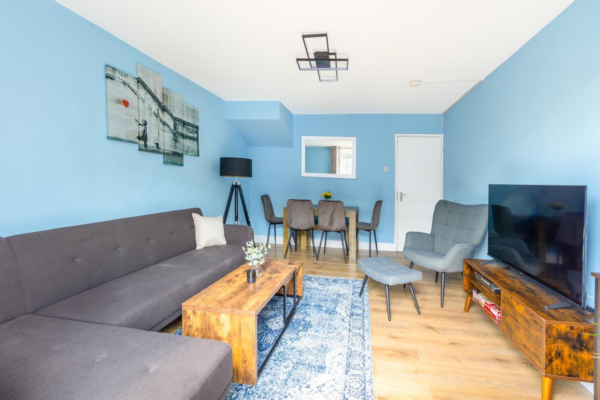 Magnificent 3Br Apt With Balcony London Exterior photo
